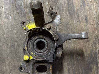 Кулак поворотный левый Mitsubishi L200 2006-2011, MR992377