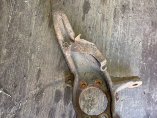 Кулак поворотный левый Nissan Navara (D40) 2005-2010, 40015EB000