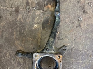 Кулак поворотный левый, ориг. номер 432120K030, Toyota Hilux 2008-2011