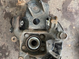 Кулак задний правый Lexus NX 300h 2017-2021, 4230442020