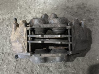 Суппорт передний левый, ориг. номер 4775071010, Toyota Hilux Пикап 2011-2015