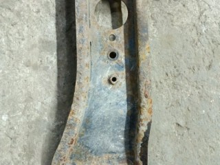 Балка под КПП Mitsubishi L200 Пикап 2006-2011, МКПП, MR995060