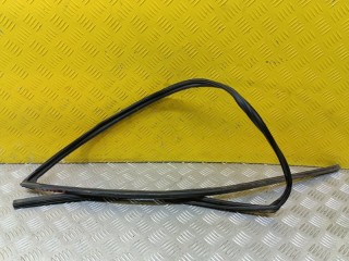 Уплотнитель стекла двери (бархотка) Toyota Land Cruiser Prado 150 2009-2013, 6814160080