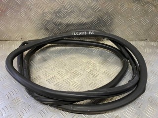 Уплотнитель двери передней правой Toyota Land Cruiser 200 2007-2012, левый руль, 6786160150