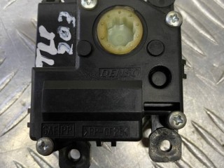 Моторчик заслонки печки Toyota Land Cruiser 200 2007-2012, 4.5 л, АКПП, 0638001030