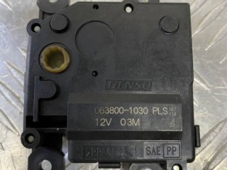 Моторчик заслонки печки Toyota Land Cruiser 200 2007-2012, 4.5 л, АКПП, 0638001030