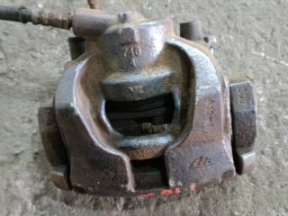 Суппорт передний правый Land Rover Freelander II 2010-2012, LR015386