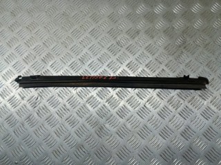 Уплотнитель стекла двери (бархотка) Toyota Land Cruiser Prado 150 2009-2013, 6817460060