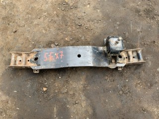Балка под КПП Mitsubishi L200 Пикап 2005-2006, АКПП, MR995059