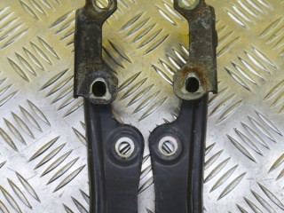 Петля капота Mitsubishi L200 Пикап 2005-2006, MR473529