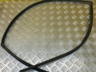 Уплотнитель стекла двери (бархотка) Toyota Land Cruiser Prado 150 Внедорожник 2009-2013, 6815160070
