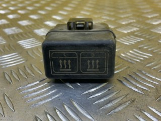 Блок реле Mitsubishi L200 Пикап 2005-2006, MR301978