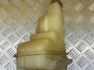 Бачок расширительный, ориг. номер 164700L121, Toyota Hilux Пикап 2015-2020
