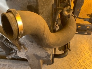 Патрубок интеркулера правый, ориг. номер 14463EC02A, Nissan Navara (D40) Пикап 2005-2010