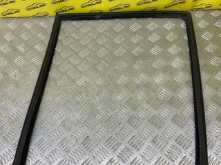 Уплотнитель стекла двери (бархотка) Land Rover Freelander II Внедорожник 2006-2010, LR006535