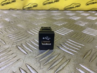 Разъем AUX / USB Toyota Rav 4 (XA50) 2018-2026, 8619034010