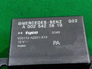 Блок контроля аккумулятора (АКБ), ориг. номер A0025423819, Mercedes E W211 1999-2002