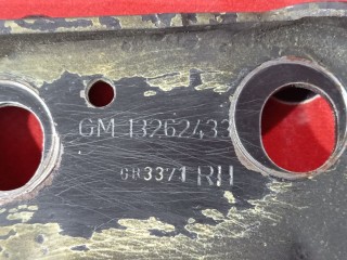 Кронштейн крепления балки подвески, ориг. номер 13262433, Opel Astra J 2009-2012