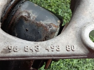 Кронштейн крепления балки подвески, ориг. номер 9684349380, Peugeot 5008 2009-2013