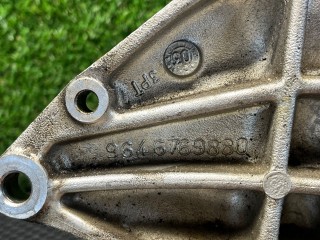 Кронштейн полуоси, ориг. номер 9646769880, Peugeot 307 2005-2008
