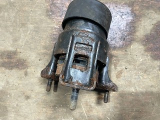 Подушка крепления двигателя передняя, ориг. номер 12361-0A090, Toyota Sienna 2 2003-2006