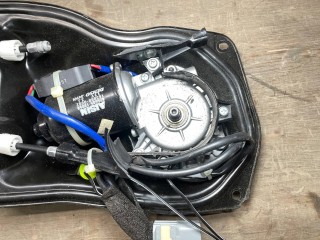 Моторчик сдвижной двери правый, ориг. номер 85620-08040, 85620-08041, Toyota Sienna 2 2006-2009
