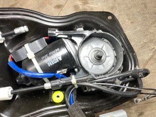 Моторчик сдвижной двери правый, ориг. номер 85620-08040, 85620-08041, Toyota Sienna 2 2006-2009