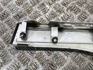 Накладка двери (крышки) багажника, ориг. номер 76801-47030, 76801-47050, Toyota Prius 2 XW20 рест