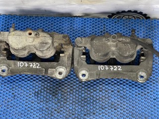 Суппорт передний Toyota Sienna 3 2010-2014, 47750-0E030