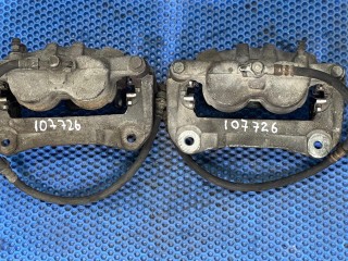 Суппорт передний Toyota Sienna 3 2010-2014, 47750-0E030
