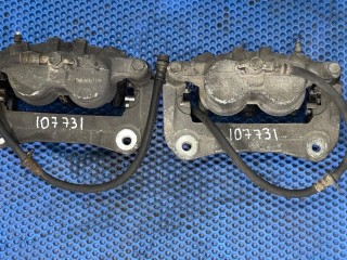 Суппорт передний Toyota Sienna 3 2010-2014, 47750-0E030