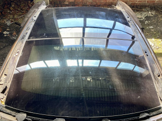 Люк, Tesla Model S