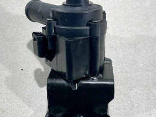 помпа, ориг. номер DS7G8C419CB, Ford Escape 3 2015-2019