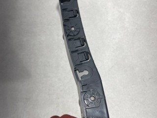 крепление заднего бампера правое, ориг. номер 68287858AA, Jeep Cherokee KL 2018-2023
