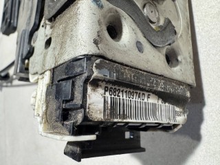 замок двери передней левой, ориг. номер 68211097AD, Jeep Cherokee KL 2018-2023