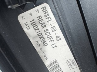 Накладка на порог внутренняя задняя левая, ориг. номер 1UD21DX9AC, Jeep Cherokee KL 2018-2023