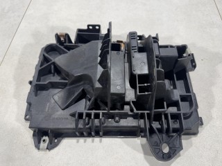 Полка аккумулятора, ориг. номер 68402456AC, Jeep Cherokee KL 2018-2023