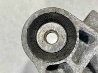 кронштейн подушки крепления кпп, ориг. номер BV616P093H, BV6Z6E042A, Ford Focus USA 3 2014-2019
