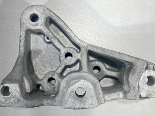 кронштейн подушки крепления кпп, ориг. номер 68141735AC, Jeep Cherokee KL 2013-2018