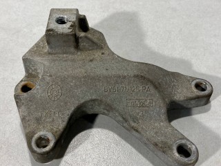 кронштейн подушки крепления кпп, ориг. номер BV617M125PA, Ford Escape 3 2012-2015