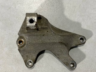 кронштейн подушки крепления кпп, ориг. номер BV617M125PA, Ford Escape 3 2012-2015