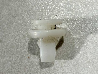 клипса крепления заднего фонаря, ориг. номер W713579S300, Ford Escape 3 2012-2015