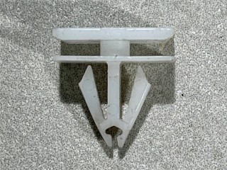 клипса крепления накладки двери (порога, арок), Ford Escape 3 2015-2019