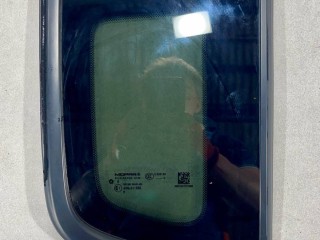 форточка (глухое стекло), ориг. номер 68438137AA, Jeep Renegade 2018-2026