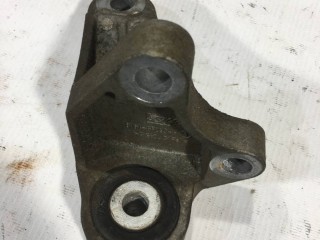 кронштейн подушки крепления кпп, ориг. номер BV616P093H, BV6Z6E042A, Ford Focus USA 3 2010-2015
