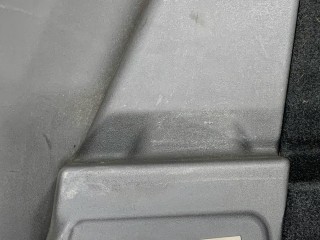 Обшивка багажника правая нижняя, ориг. номер LR060461, FK7213A444, Land Rover Discovery Sport 2014-2019