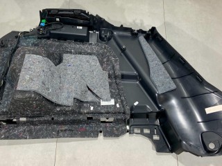 Обшивка багажника правая нижняя, ориг. номер LR060461, FK7213A444, Land Rover Discovery Sport 2014-2019