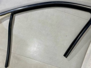 уплотнитель передний правый Jeep Cherokee KL 2013-2018, 68142968AD
