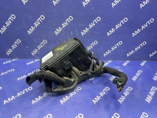 Блок предохранителей под капотом TOYOTA ESTIMA 2008-2012
