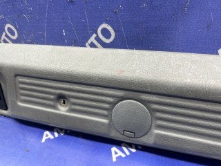 Панель замка багажника, ориг. номер LA0162840, LA0162930, MAZDA MPV 1988-1995